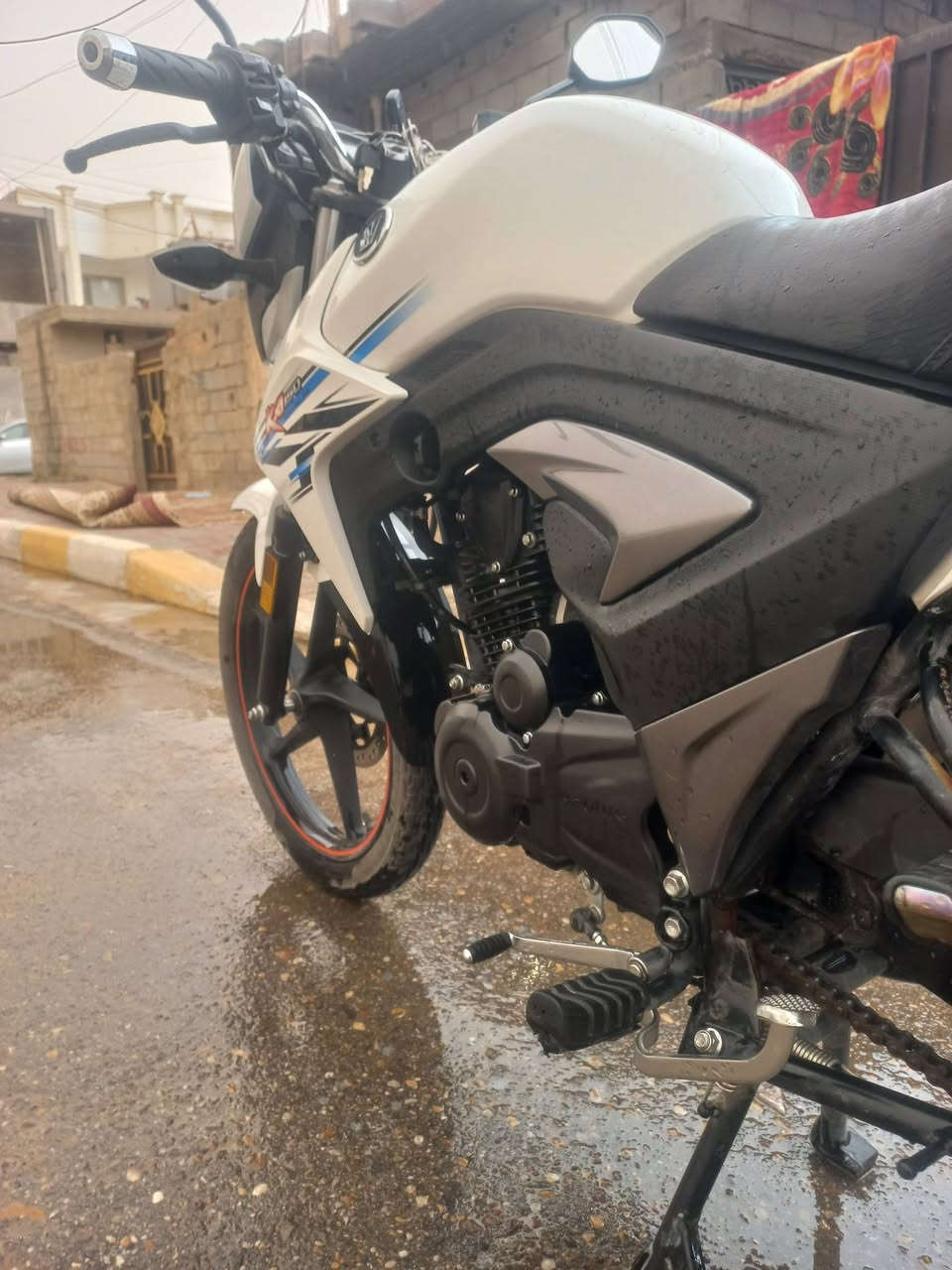 من رخصة صاحب الكروب 
للبيع نقدا أو بالتقسيط
ماطور نوع هاوجي موديل 23 مرقم وسنوية باسمي موطور مستخدم 6 أشهر شرط مكفول محرك واي شيء بيه الاتصال واتس ***********
