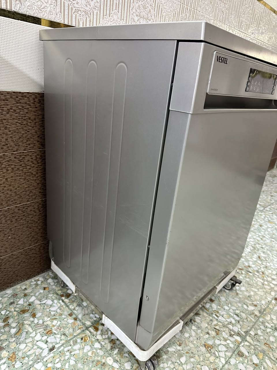 غسالة صحون
مثل متشوفون نظافتها 
سبب البيع عندي سفر 
400 الف


**إذا كنت صاحب هذا الإعلان وتريد حذفه لأي سبب، رجاءا أرسل رسالة إلى الدعم الفني**