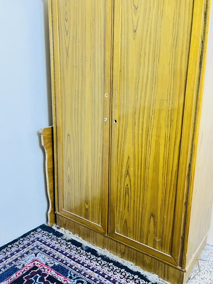 السلام عليكم 
سرير عدد ٢ سعرهم 100 +غرفة شبابية خشب تسگام طلاقتين الكنتور سعر200  (كنتور +سرير)مكان بغداد للاستفسار ***********
