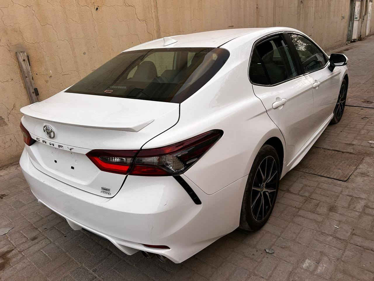 سلام عليكم
كامري 23
وارد امريكي 
بانزين فقط 
مكينه 2500
ماشيه 38ميل 
بيه جاملغ وباب مبدل 
شغل مضبوط 
رقم اربيل 
السعر 205 وبيه مجال السياره حيل جديده 
***********
