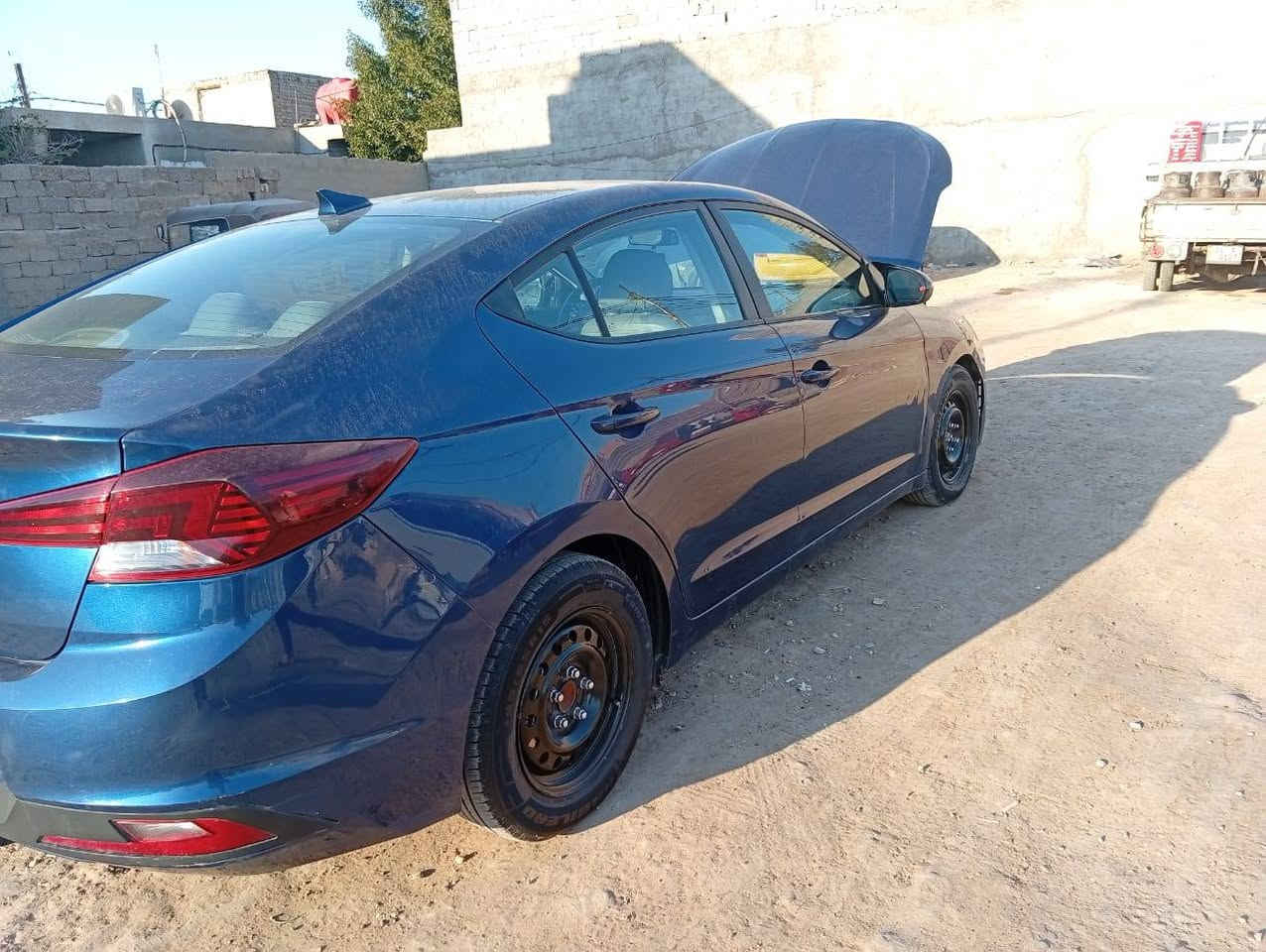 السلام عليكم سياره للبيع النترا 20 مكينه 2000 دوش جير مرغوب اي تي تخنتاير حداديه جديد رقم دولي انجليزي سعر 120 وبيها مجال سونر بوكاني بغداد  لا حد يدخل على الخاص رقم التليفون  ***********
