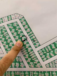 100 متر للبيع بداية المربع الاول رقم الارض 105  الشارع كله بناء وتبليط...