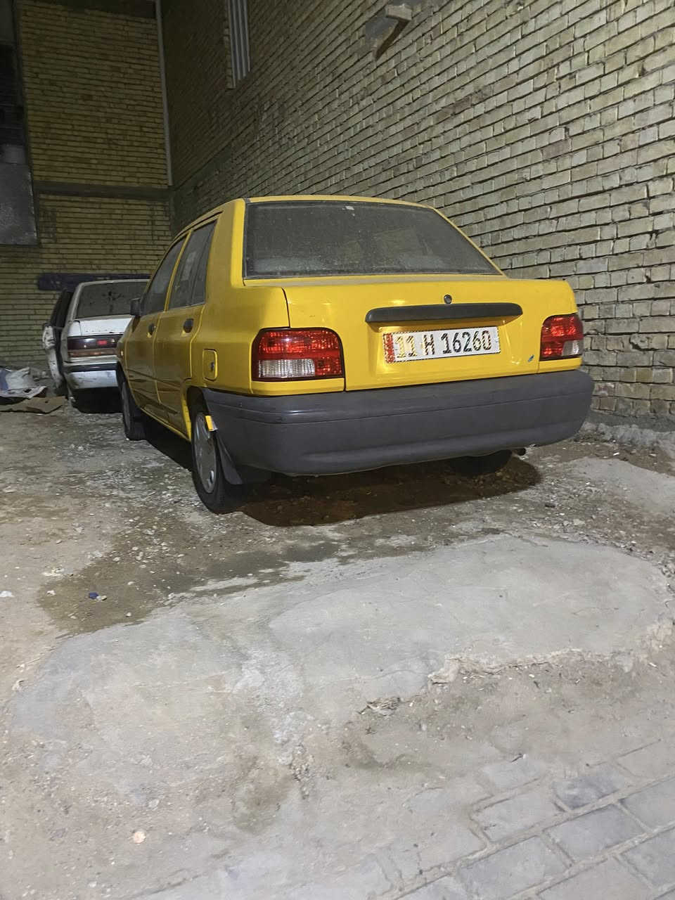 سلام عليكم سايبه موديل 2021 مكفوله سياره جديده بيه بس طخه بل جاملغ مال قبق البانزين والباقي مكفول سياره مامشتغله تكسي ماشيه 100 سعر 54 وبيه مجال قليل بسمي سياره مصفره هيه وغرامات مكينه جديده تبريد شغال صدر جديد  *********** وبل عافيه عل ياخذه
