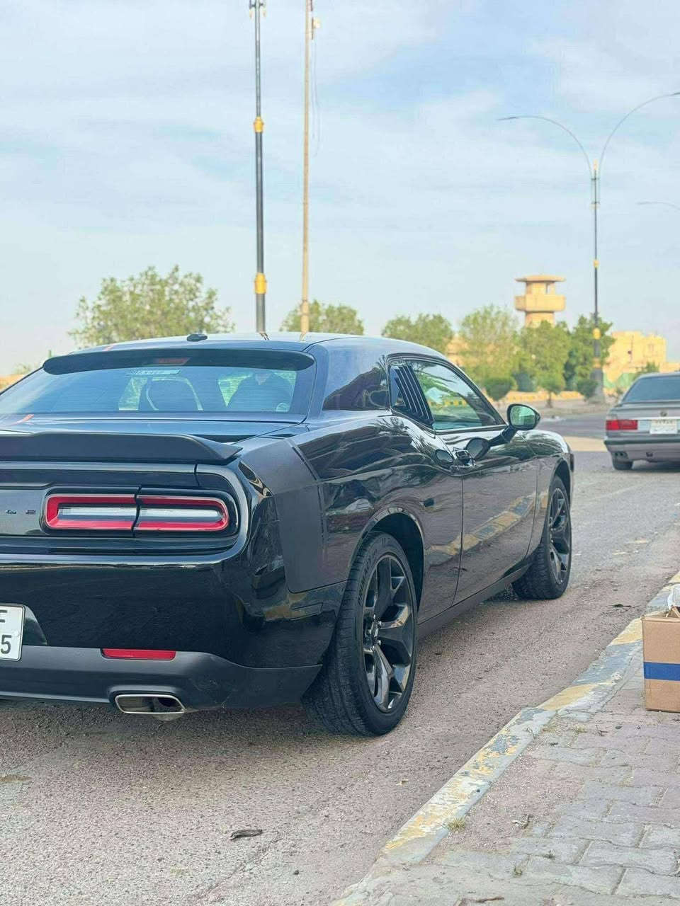 السلام عليكم
جالنجر ٢٠٢٠ فول مواصفات بلاك توب 
 6v  3600 
حادث جاملغ وبنيد بدون دواخل 
للاستفسار *********** مكان السياره صلاح الدين تكريت
