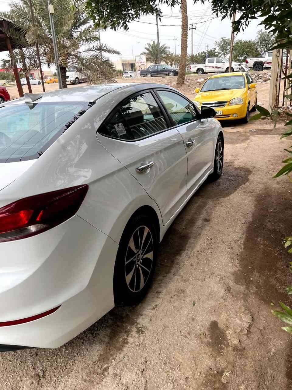 السلام عليكم 
النترا 2017 امريكي حادث بنيد فقط  كما موضح بصور 
رقم ذي قار حره سنويه لسنة  28 باسمي 

مكينه 2000 دوش لا تنقيص ولا تبخير . تبريد  .كير  حداديه تخم تاير 
مكان السياره ناصريه مركز
سعر 122 وبيها مجال للشراي
*********** 
للاستفسار
