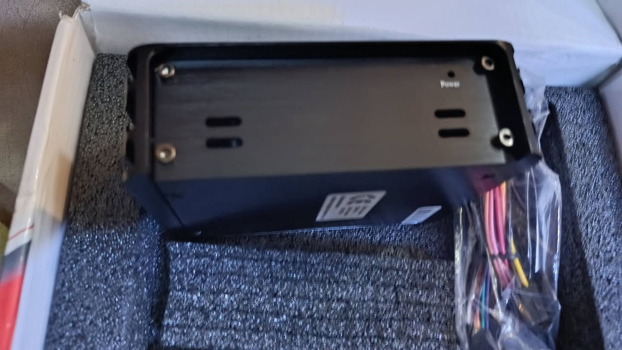 توضح هذه الصورة منتجًا لمضخم صوت (Amplifier) مخصص للسيارات، يتميز بخصائص معينة للتركيب والتوصيل:توافق مع شاشات الأندرويد: تم تصميم هذا المضخم ليتكامل مع شاشات السيارات بنظام أندرويد.تركيب مباشر (Plug and Play): يتميز بسهولة التركيب والقدرة على التوصيل مباشرة دون الحاجة إلى تعديلات معقدة في ضفيرة السيارة الأصلية.ميزات صوتية متقدمة: قد يحتوي المنتج على معالج إشارة رقمي (DSP) مدمج لتحسين جودة الصوت والتحكم في الترددات.خيارات قنوات متعددة: توضح العبوة خيارات لتوصيل 4 أو 6 قنوات اعتمادًا على الطراز، مما يسمح بتشغيل مضخمات صوت (Subwoofers) وسماعات


**إذا كنت صاحب هذا الإعلان وتريد حذفه لأي سبب، رجاءا أرسل رسالة إلى الدعم الفني**