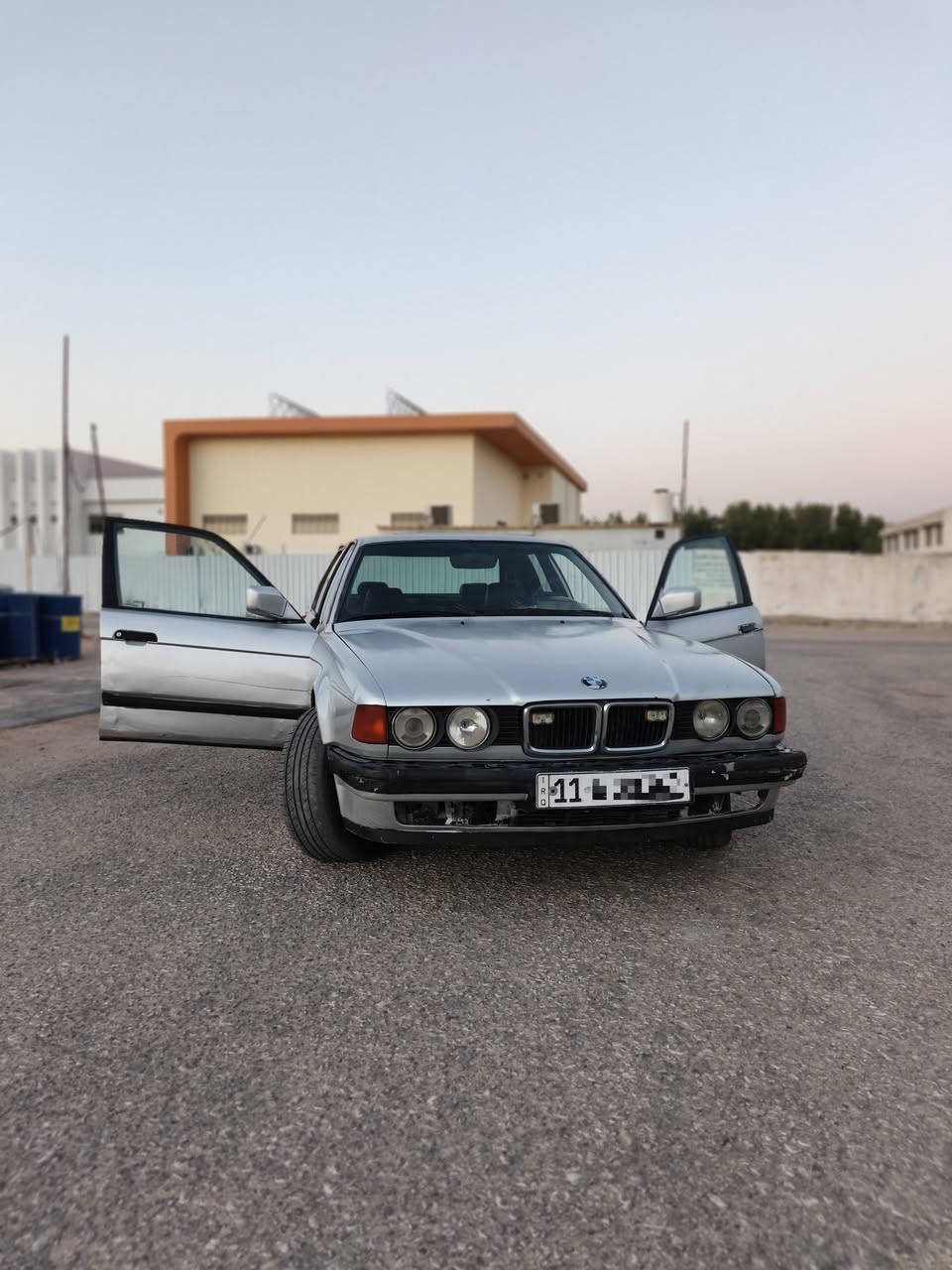 السلام عليكم 730 للبيع
موديل  1992

رقم بغداد بأسمي 

محرك  3.5 نضيف بس بي جاكوج مكسور 

كير يحرك ثالث بسبب خلل بالظفيره 

حداديه الاماميه نظيف بس الخلفيه تعبانه 

تخم تاير جديد 

بجم عريض 

بيها ضربه بالبجم 

السعر 33 بيها مجال 
مكانها نجف 
للاستفسار ***********
