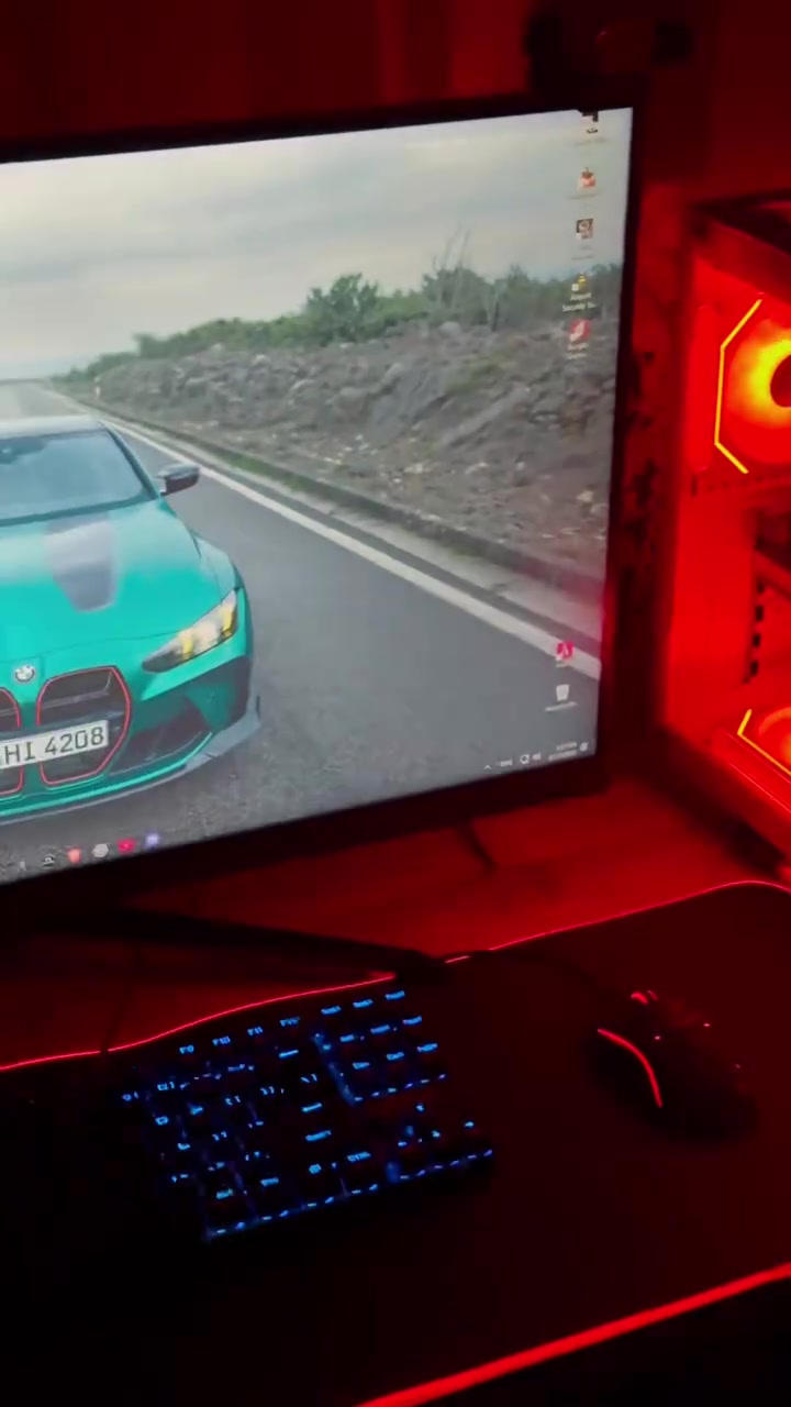 موصفات الكيس:💻
CPU: Intel Core i5-13400F (13 جيل)
GPU: RTX 5060 ZOTAC 8GB
RAM: 32GB T-Force 3200MHz
Motherboard: Asus B760-P
Storage: 1TB SSD NVMe
PSU: Cooler Master 750W
• الشاشات:🖥️
LG UltraGear 32
2K QHD
165Hz

1• نضافة فول ومبين 
2•واستعمال كلش قليل 
3• لاستفسار اكثر على معلومات واتساب 
***********
