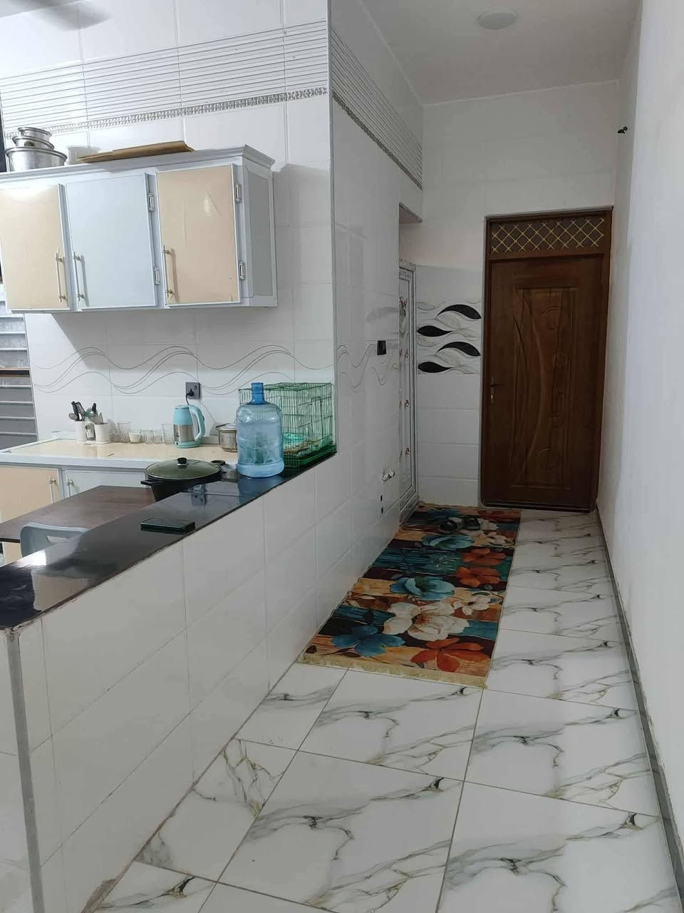 السلام عليكم ورحمه الله وبركاته
دار  زراعي سند 25 قابل للتطويب في عرصات حيدر بن حجي هندي حولي الخصيمه كونكريت مسلح درجه اولي مساحه 133 متر واجهه 5 متر ثاني بيت عن شارع ابو لمى    يتكون من غرف نوم وصاله واستقبال ومطبخ وصحيات داخلي وخارجية وكراج الصطح شتايكر وبيه رقم تطويب مقدم معامله للبلدية
لاستفسار الاتصال على 
***********
