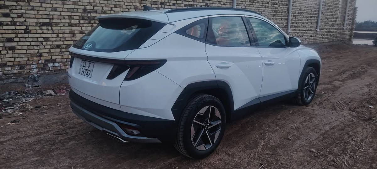 السلام عليكم سياره للبيع موديل 25 توسان مقفوله كفاله عامه رقم بغداد ماشيه 1700 (***********
