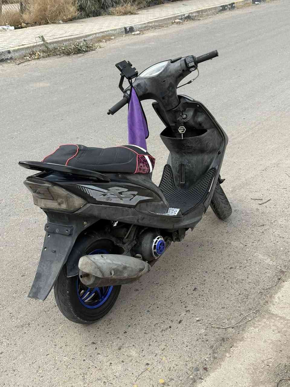 السلام عليكم  دراجة ماكس عدلة ١٢٠مكينه بلادية ما مفتوحة على الوكالة واخدها وين ما تريد تفحص وياك اني دراجة حوله وخير من لله وهاي صورها وشوفولها  السعر 700وبيها مجال. للتواصل واتساب او رقم ***********
