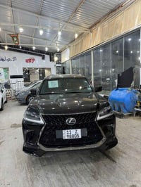 لكزس LX570 • ٢٠٢٠ • جلد أحمر