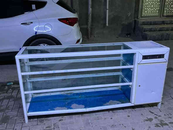 ميز الامنيوم مال محل كلش نضيف ١٢٥بي مجال قليل مكان سماوه المشواج ***********التصال على رقم واتساب غير متواجدين على الفيس السماوا
