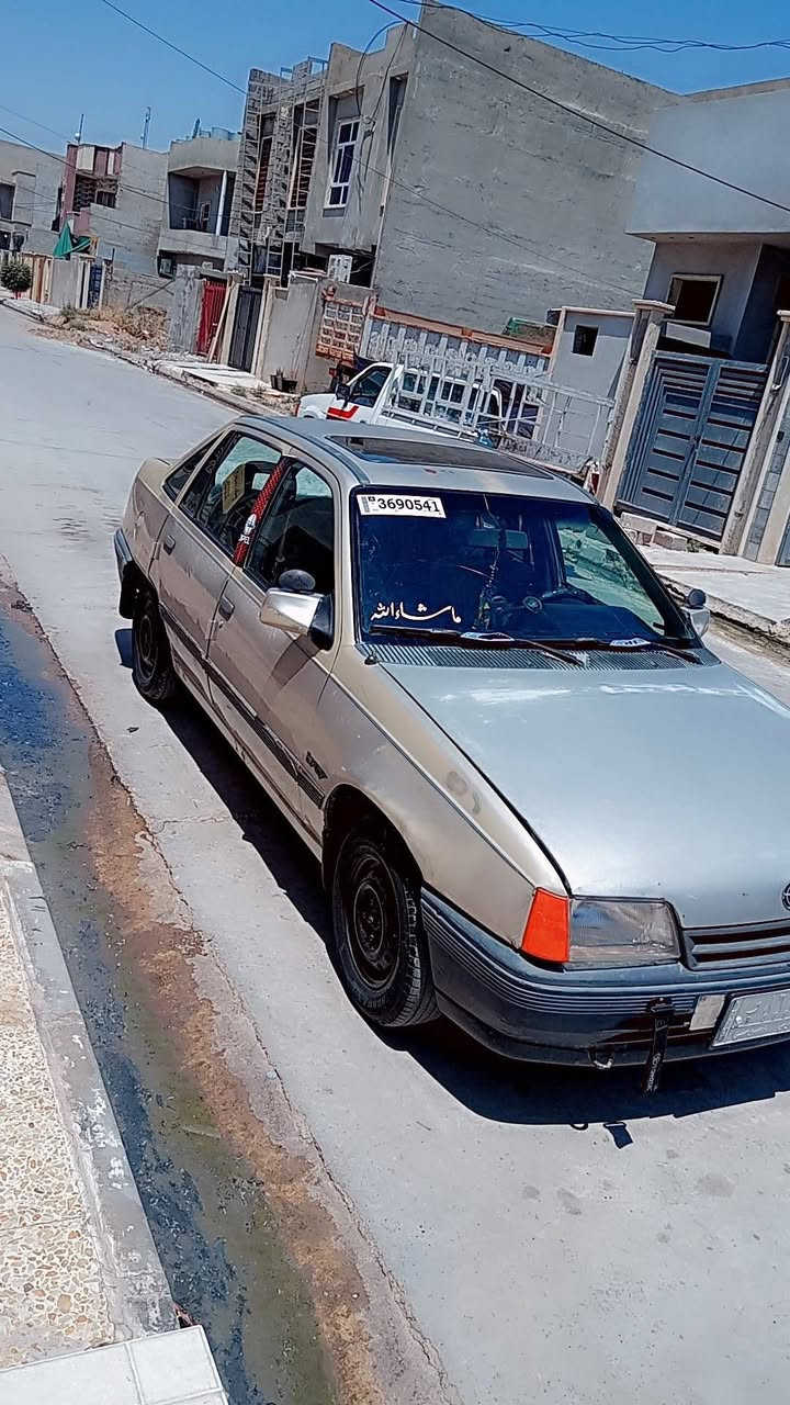 سياره كاديت للبيع رقم الماني سياره بدون صبق طخم جديد مكينه كير نضاف صاحبه موجود شرط وكاله وتحويل ***********
