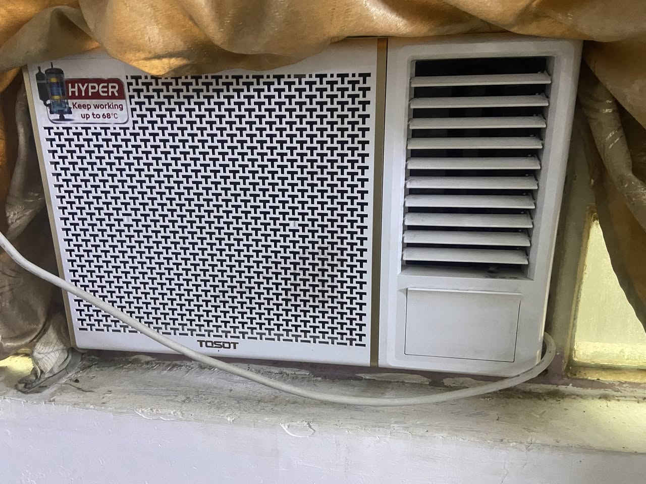 مكيف توسوت وأهل الخبره يعرفون شنو التوسوت طنين موديل 2025 تدفه تبريد مشتغل اقل للموسم شرط الفحص شخط ما بي نضافه 100/100 معه ضمان 15 يوم  حته الكارتونه مالته والكتلوك موجود السعر 500 وبي مجال رقم ***********
