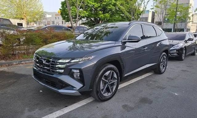 ✨ الفخامة، التكنولوجيا، والأمان... كلهم في عربية واحدة!

🚗 هيونداي توسان الجديدة موديل 2025
✅ عداد 21 ألف كم فقط
📍وارد كوريا
📍متاحه بنظام مبادره المغتربين من شركه الكابتن للسيارات 

أهم المواصفات: 
✔️ مصابيح LED أمامية 
✔️ جنوط ألمنيوم
 ✔️ صندوق كهربائي 
✔️ مرايات كهربائية قابلة للطي 
✔️ حامل سقف 
✔️ عجلة قيادة كهربائية ومُدفأة 
✔️ بدالات تغيير السرعات خلف الدركسيون 
✔️ شاشة + ملاحة + بلوتوث + USB 
✔️ كاميرا خلفية 
✔️ حساسات ركن أمامية وخلفية
 ✔️ مستشعر مطر
 ✔️ مثبت سرعة تكيفي
 ✔️ فرامل يد إلكترونية (EPB)
 ✔️ تكييف أوتوماتيك 
✔️ مفتاح ذكي وتشغيل بدون مفتاح

🛡️ أنظمة الأمان: 
✅ وسائد هوائية أمامية – جانبية – ستائر 
✅  مانع انغلاق الفرامل ABS
✅ مانع الانزلاق  TCS
✅ نظام الثبات الإلكتروني ESC
✅  مراقبة ضغط الإطارات TPMS
✅  التحذير من مغادرة المسار LDWS
✅ نظام التنبيه الجانبي الخلفي

💺 رفاهية لا تُضاهى: 
✔️ فرش جلد 
✔️ مقاعد كهربائية للسائق والراكب 
✔️ مقاعد أمامية وخلفية مُدفأة 
✔️ تهوية للمقاعد الأمامية 
✔️ ذاكرة لمقعد السائق

📩 للتواصل والاستفسار عن السعر والتفاصيل ابعتلنا رسالة https://wa.me/201146781123
📞01146781123


**إذا كنت صاحب هذا الإعلان وتريد حذفه لأي سبب، رجاءا أرسل رسالة إلى الدعم الفني**