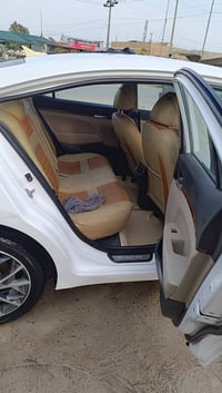 النترا ٢٠٢٠ • محرك ٢٠٠٠ • فتحة سقف