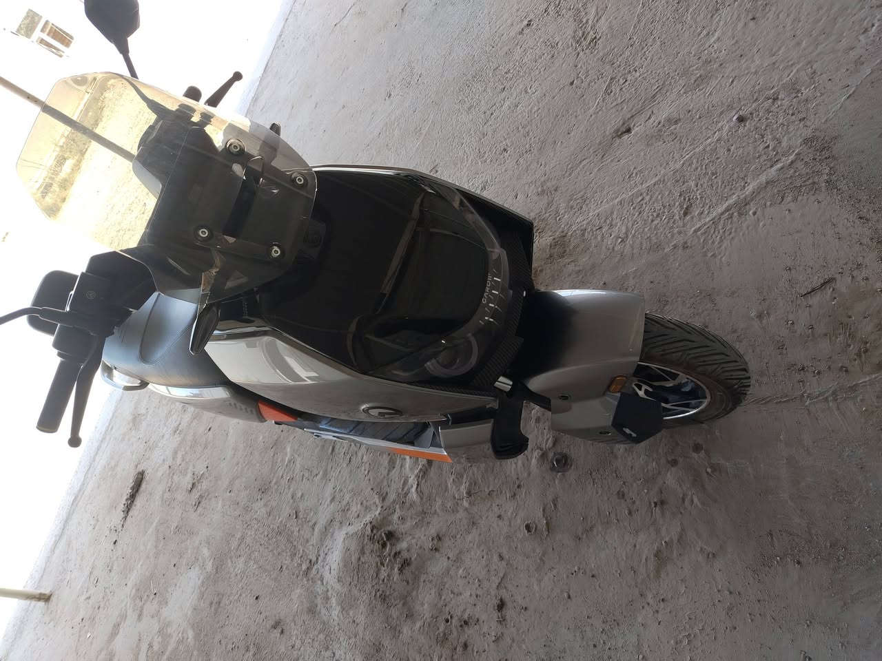من رخصه المدير عندي دراجه شحن كراو غنيه عن التعريف مواصفات فول دراجه جديده مستعمله شي قليل للبيع ب١١٠٠ قفل مكاني بغداد سبع البور لاستفسار اتصل على الرقم ***********

