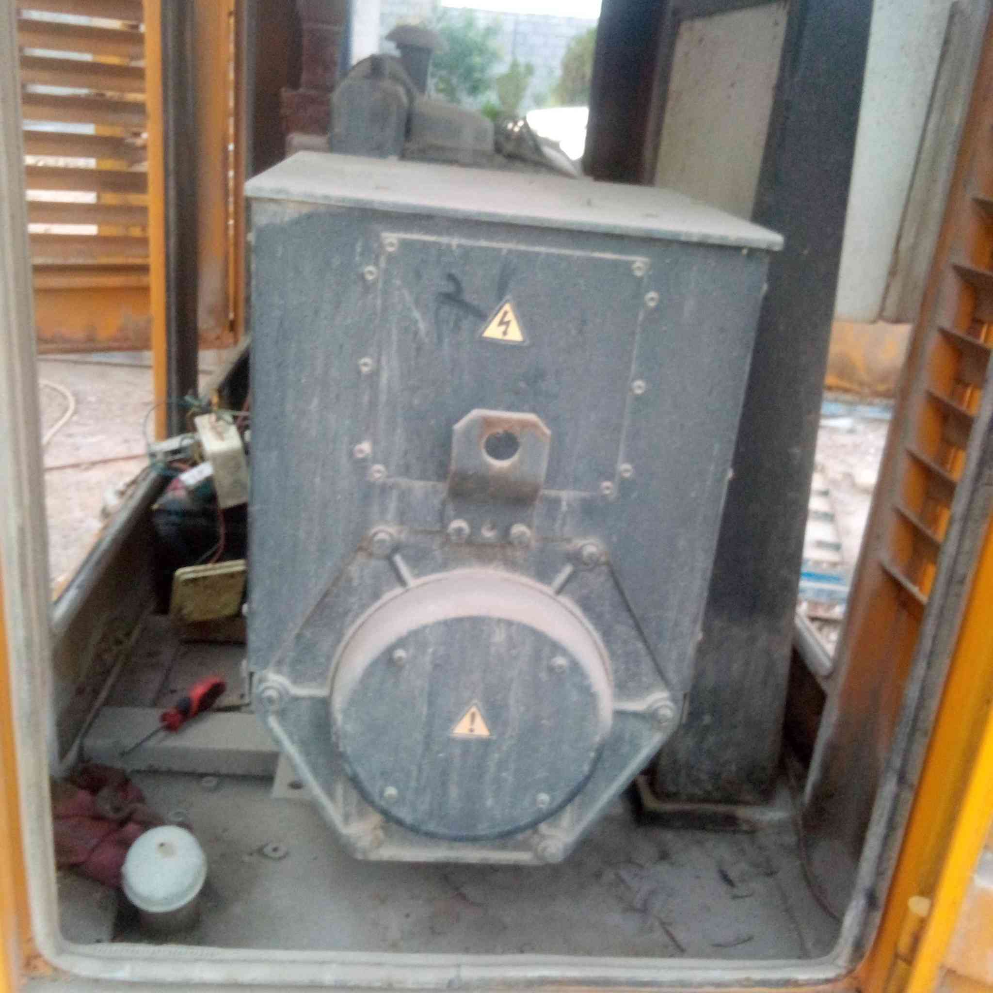 مولد دويز الماني وليس اوربي على وضع الشركة كابينه (كاتم)...بلادي برغي مامفتوح بيه... 912حلواني نوزل رفيع  
راس توليد بلادي ستامفورد الانكليزي 60كيفي لاصرف لأ بخار الي يگلي موجود بشمال وهو

الاغلبية صيني حتى قبقات الولف مبدليهن 

ومصبغيهن...الاصلي علامة الصاروخ على السلندر خلف الدكشن الحار مع تحياتي 

العنوان بغداد تاجيات ***********

***********

شركة
