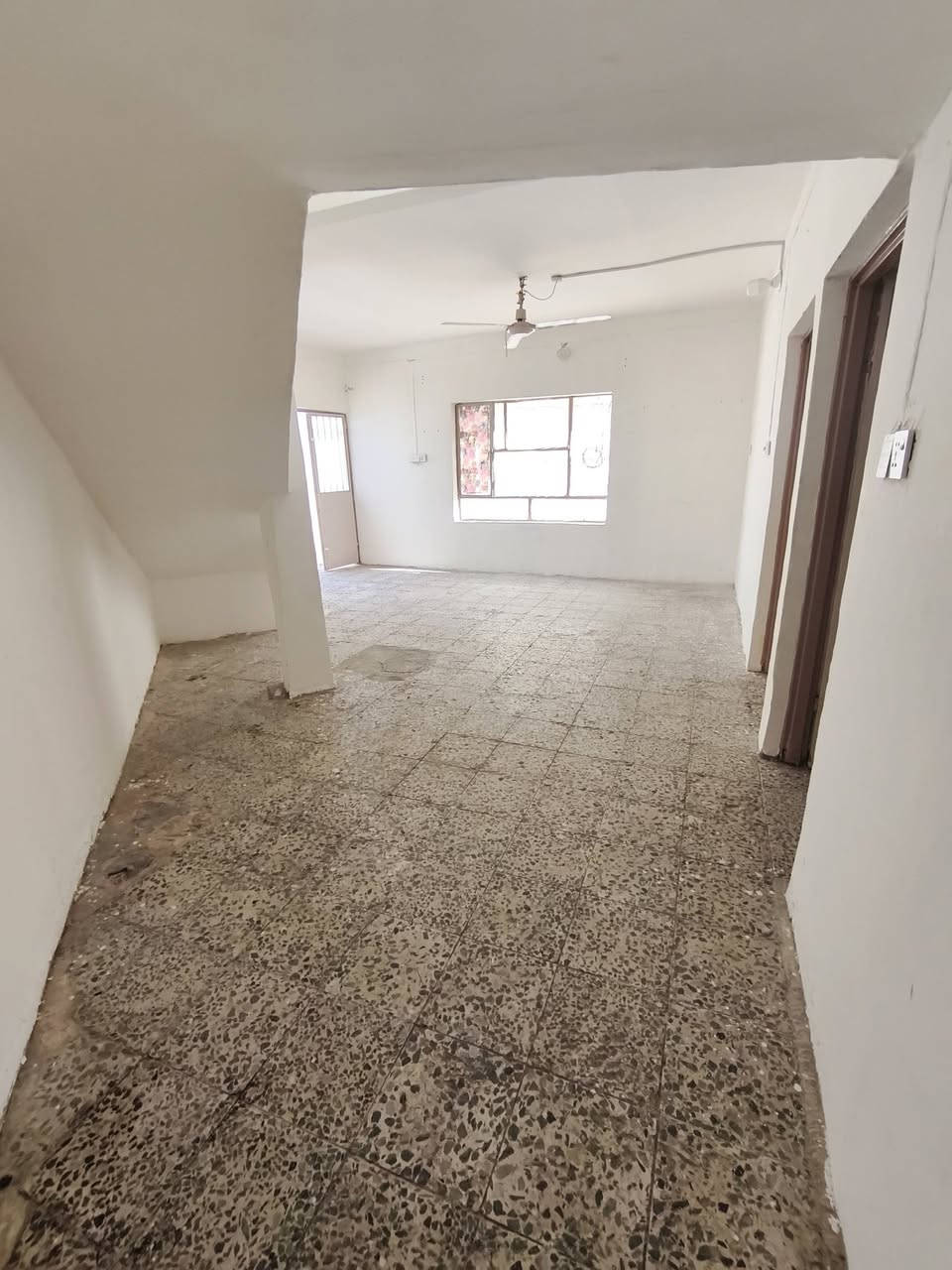 دار  للايجــــــٌار
#آلمـــوقع  // الشاوي قرب مجسر الأم خلـــف  دائره السياحه 

#المساحـــة // 120 م 
   
 
#المحتويـــــات //
يحتوي على 2 غــرف ومطبخ وهول ومجمع صحيات 

🔻مبلــغ الايجـــار 400 الــف  
___________________
#للاستفسار اكثر الأتصال آو واتساب:

***********
