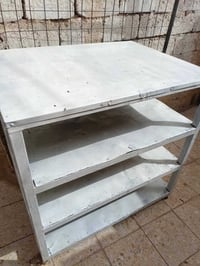ميز حديد • اربع خانات • بسطيات
