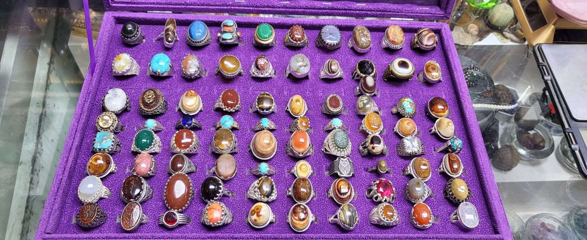 ٤٠٠ خاتم شلع على ٣٥ الف
بغداد المشتل ***********
