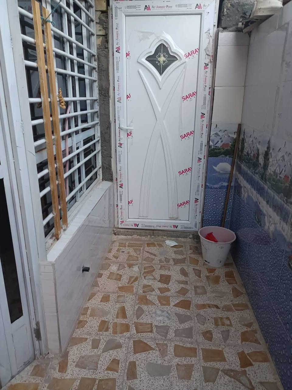 السلام عليكم بيت ٨٠ متر ركن طابقين طابو زراعي سند ٢٥ وكالة ام الصورة خدمات متوفرة بي نقص المحجر والطابق الثاني أرضية يحتوي على ٣غرف واستقبال وصالة عدد ٢ حمام عدد ٢ العنوان زعفرانية دور الشرطة شارع مول السعيدي ثالث فرع عن الشارع السعر ٨٥ للاستفسار الاتصال ***********
