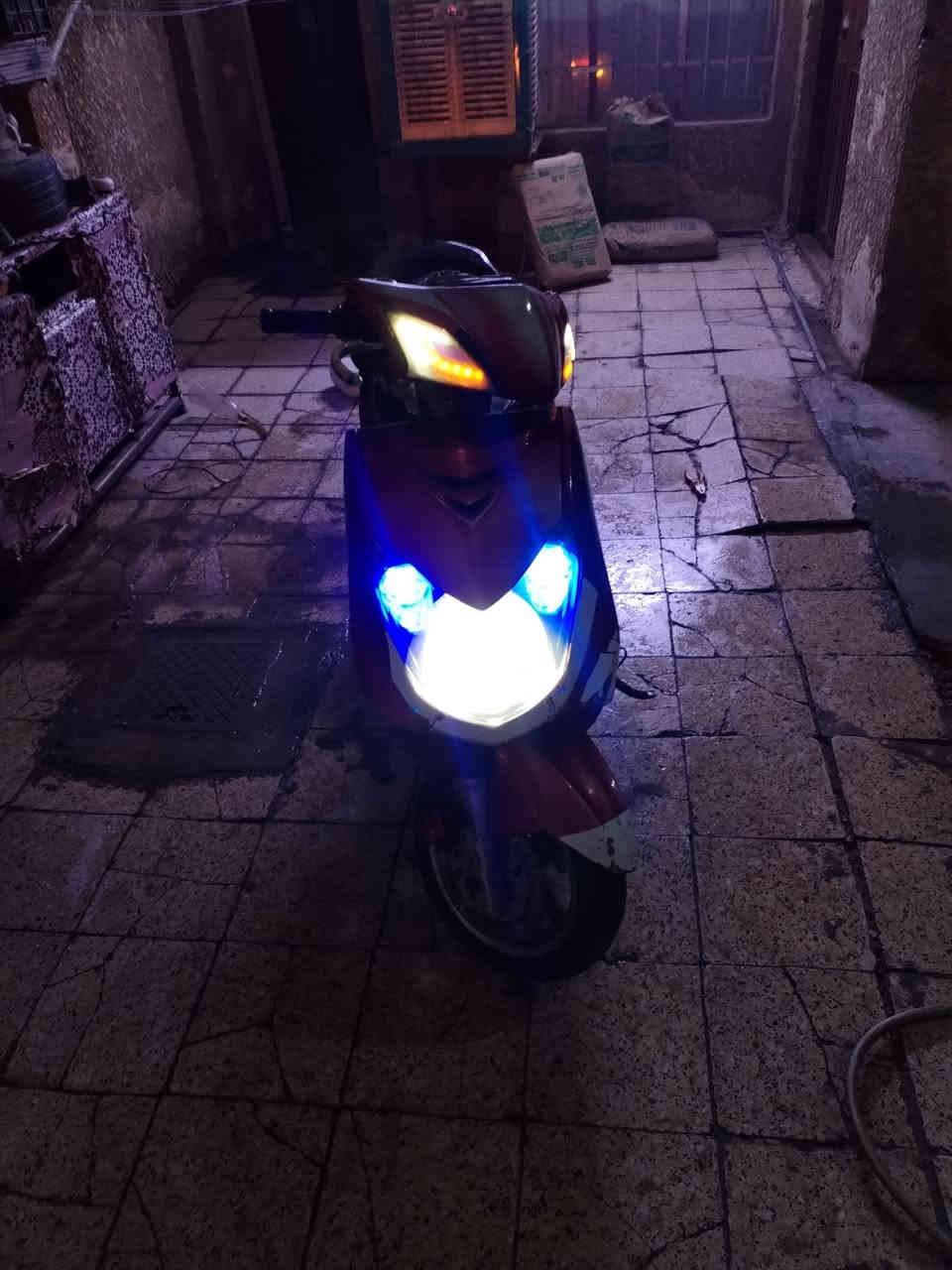 السلام عليكم دراجه سكنس فحل نوزل خطين دراجه كامله شلعه ومعدل و الدراجه مكفوله كفرات بلاديه انكر واطلع متصرف عليهه ربع عنواني بغداد حي الجهاد هاذه رقمي *********** السعر 550 وبيهه مجال
