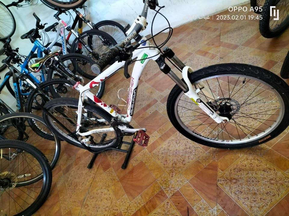 للبيع السعر 280 وبي مجال بسيط بايسكل نضيف جداً والمواصفات مثل ما موضحة بالصور ***********
