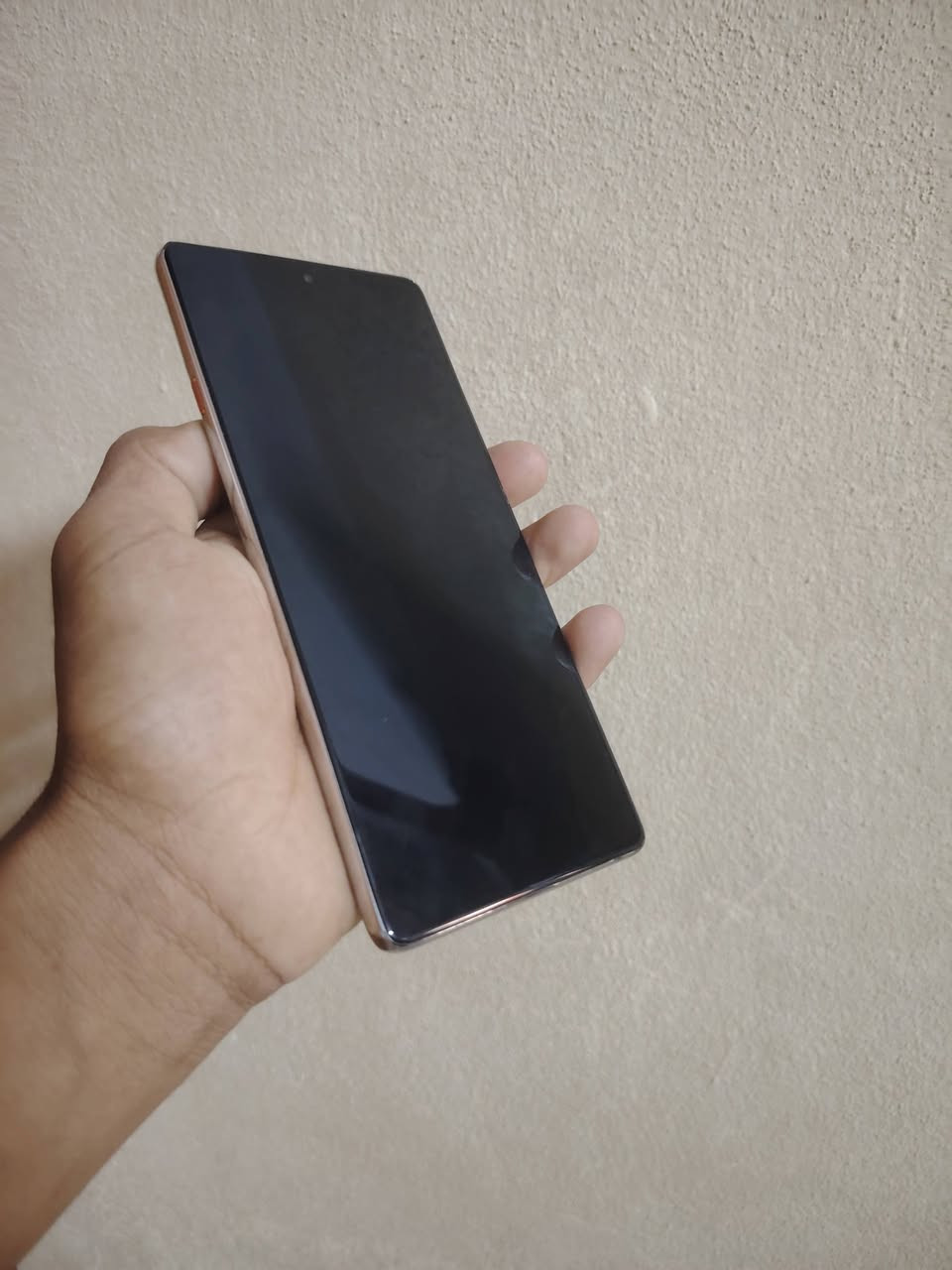 جهاز كامون 40 
ذاكره 256 مو واصل صاينه 
طفي من حالو شحن تعبان حيل ابيع فحم 
السعر 95 بي مجال مكاني ايمن ***********
