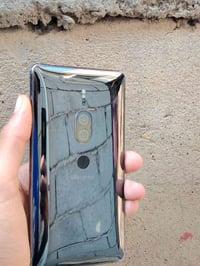 سوني XZ2 • شاشة مفطرة • بعقوبة