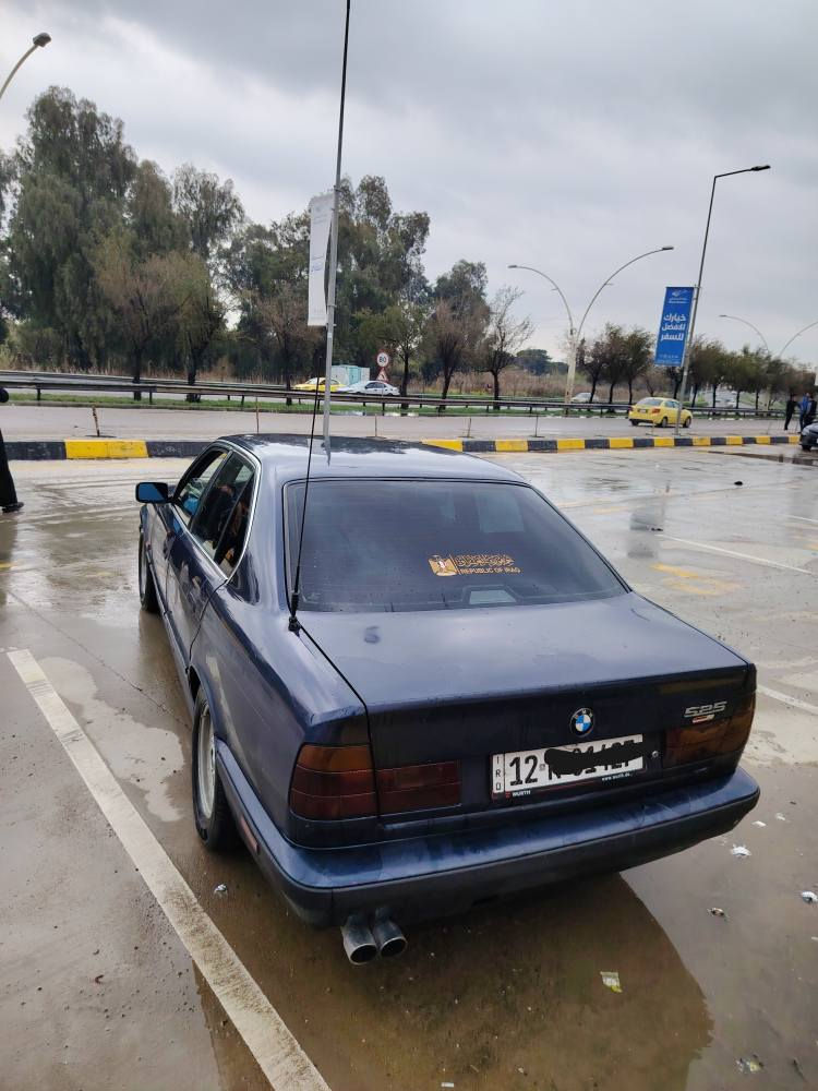 السلام عليكم
BMW للبيع
موديل 91
حجم 525i
محرك كير شرط
محرك كبس 
كير توماتيك
جامات 4 كهرب
السقف مطوز بس
تبريد ما يشتغل اعتقد كمبريسر
تتدفئه شغاله
شرط التحويل
هزا جديده
السعر 60 وبي مجال
***********
*********** موصل, نينوى
