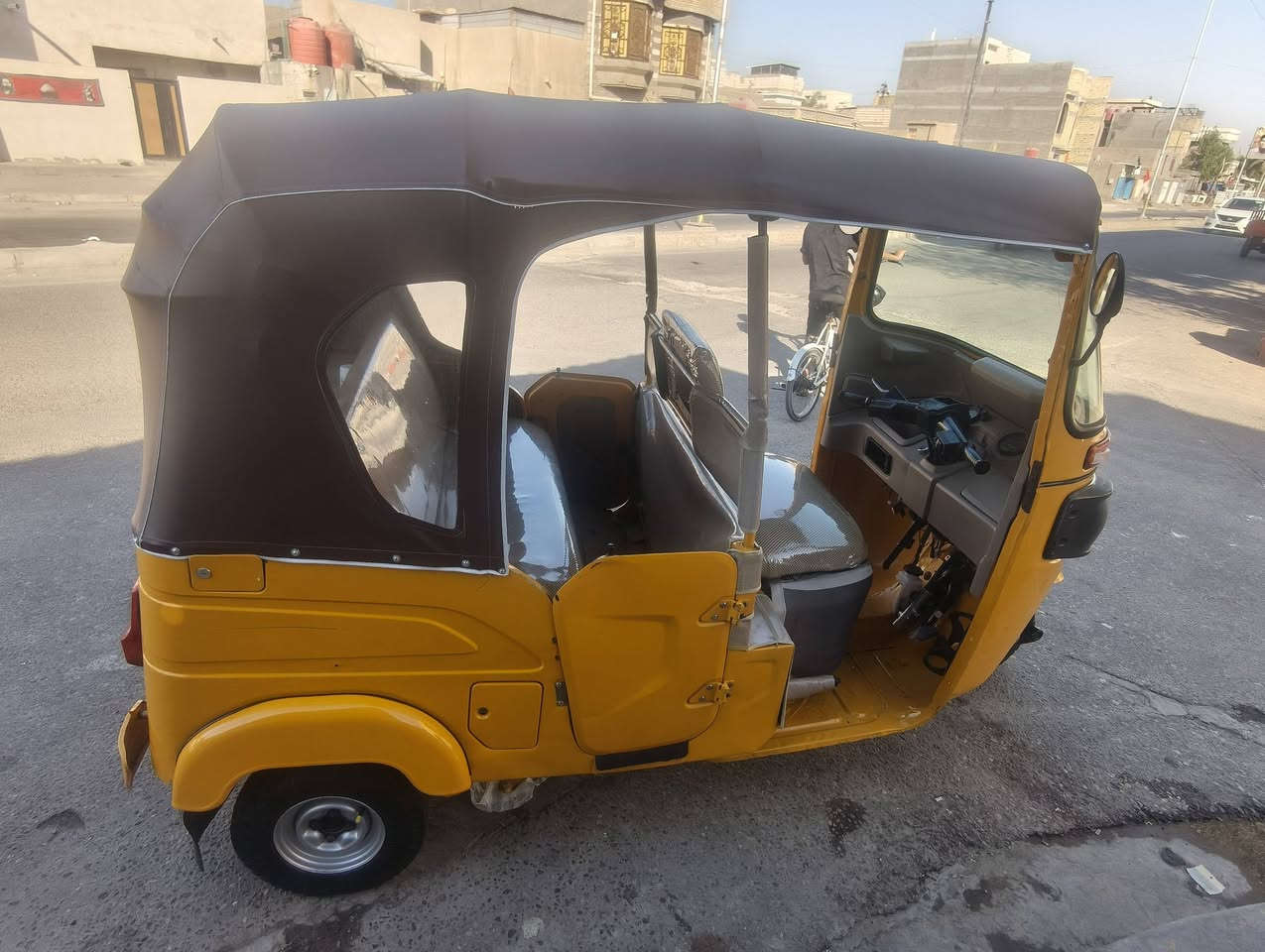تكتك كلش نضيفه وحلوه وجاهزه الشغل ما بيها نقص مديل 22
رقم وسنويه سعر  ثمانيه وربع وبيها مجال حك الجيه  تصال وتساب وعادي ***********
