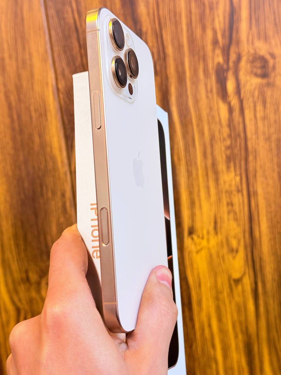 أيفون16 برو ماكس عربي شرق اوسط  ذاكره 256 بطاريه 94اعتبره فاتحه بيدك من كارتونه ممبدل بي شي مع ضمان 5 ايام نضافه 100‎%‎ كامل ملحقاته  وتر بروف عل حاسبه كله نورمل مكاني بغداد البياع شارع 13 مركز الريس للموبايل 
⭕️متوفر اقصاد رافدين منصه ⭕️
السعر مليون و275  الف
 ***********
