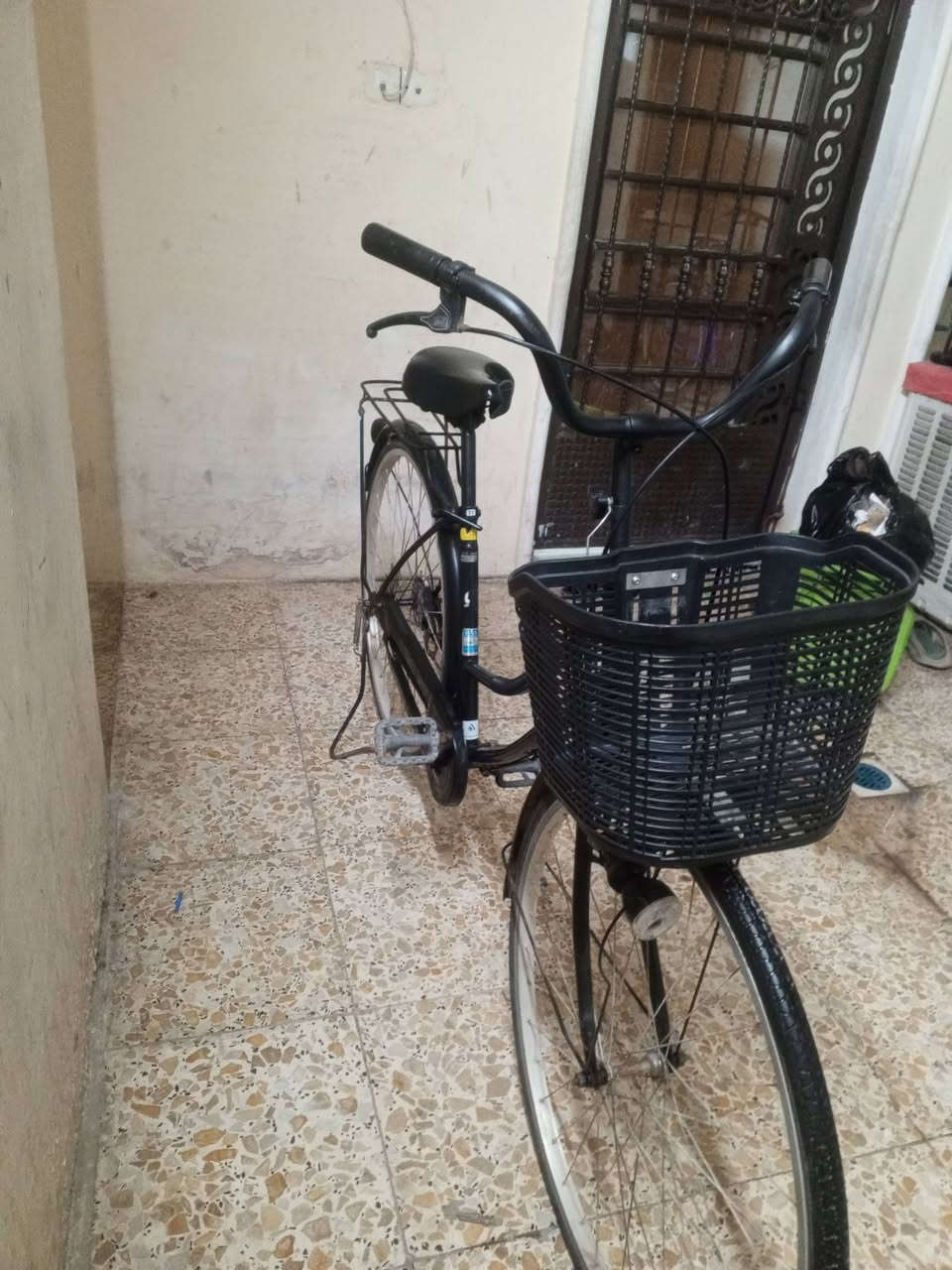 بايسكل للبيع م    🚲
البايسكل لون مميز جداً  وقطعة نادرة    ✔️
البايسكل صنع في اليابان✅
وزن خفيف جداً 💯
الحجم.  26فريم عالي   👌
البايك مختم بكل مكان كلة ختم واحد ♣️
البريكات جدد    
التايرات تايرات جدد    
البايك كلش ناعم وسريع بلمشي ونريح بلسياقة 
البايك نضيف جداً كما موضح بلصورة 
البايسكل بلحقيقة احلة من الصور.📸
السعر80 الف وبي مجال  💬
التواصل *********** واتساب 📱☎️
العنوان: بغداد
