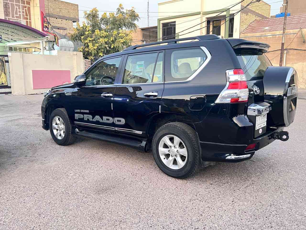 السلام عليكم للبيع 
تويوتا برادو 2011 Txl فول 
مواصفاتها : 
١-سلايت قماره
٢-مثبت سرعة
٣-حساس خلفي
٤-كاميره خلفي
٥- دبل تانكي  
٦- اشارات بالمرآة
٧-كراسي جلد بيجي 
٨-شاشه كامره خلفيه
٩-تدعم ابل كار بلي واندرويد اوتو
١٠-حساس تاير   
١١-مانع انزلاق
١٢-اربع جام اوتو
١٣-هوك خلفي 
١٤-ارضيات (كاعيات) اصليه 
١٥-بصه
١٦-تحكمات فول ستيرن
مري جانبي كهربائي (شفط)** *
 داخل بيجي
- دبل تانكي-- 
- منفذ AUX & USB
محرك 4000  ..6 سلندر 
هاتف ***********
السعر 273 وبيها مجال 
المكان بغداد الحبيبية
