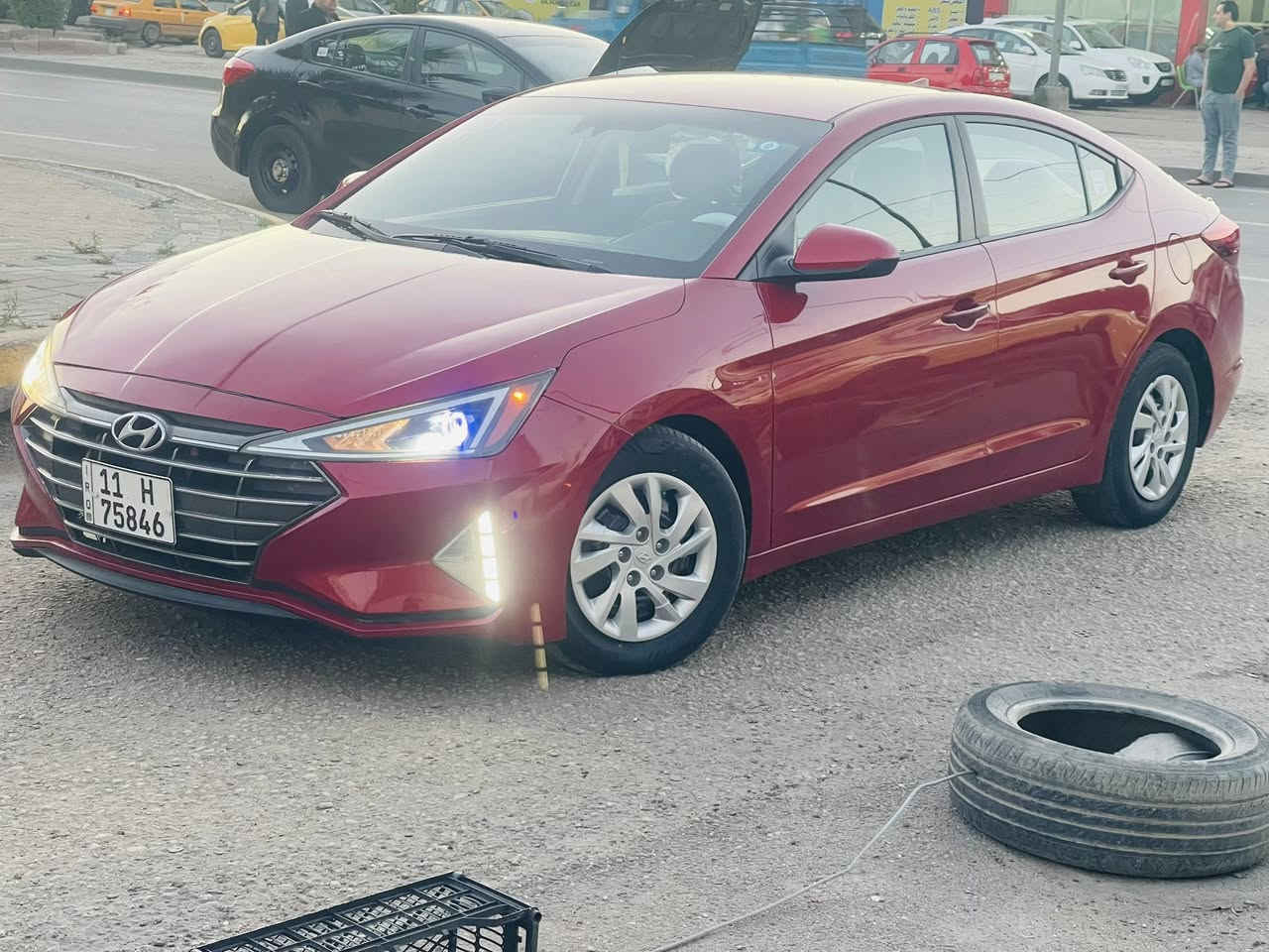 النترا 2020 وارد امريكي حادثها خشم البنيد سياره ليبل واحد كلها بدون اي فتح واي تبديل بيها كلير صفحه السائق من امريكه بدون اي ضربه او معجون وصور الحادث والسونار بالمنشور 
محرك 2000 دوش شرط برغي ممفتوح بيه كفاله 
كير AT مكفول 
صدر جديد 
تخم تاير جديد 
تبريد ثلج تدفئه شغال 
ماشيه 89 mil حقيقي 
شاشه كبيره بلاديه 
كامره بلاديه 
رادارات جانبيه 
حساسات خلفيه 
توقف ذاتي 
تحكم ستيرن 
سياره جديده خير من الله اي نقص مبيها وبالعافيه ع ياخذها
مكاني بلديات *********** السعر  128
