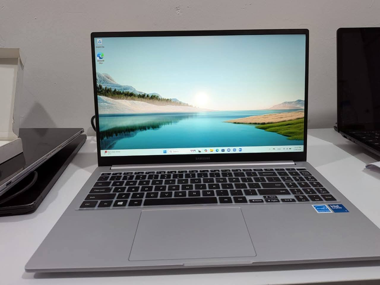 🔥 Samsung Galaxy Book 4 – عرض خاص 700,000 دينار فقط! 🔥
📲 *********** واتساب

💻 المواصفات | Specifications:
✅ المعالج: Intel Core i7 – جيل 15 Ultra
✅ Processor: Core i7 15th Gen Ultra
✅ الرام: 16GB
✅ Memory: 16GB RAM
✅ التخزين: 512GB SSD
✅ Storage: 512GB SSD
✅ الشاشة: 15 إنج
✅ Display: 15” Screen
✨ الحالة: شبه جديد – نظيف جداً
✨ Condition: Like New – Very Clean
جهاز أنيق وخفيف، مناسب للدراسة، التصميم، والبرامج الثقيلة 👌
Elegant & powerful laptop, perfect for study and professional work.
