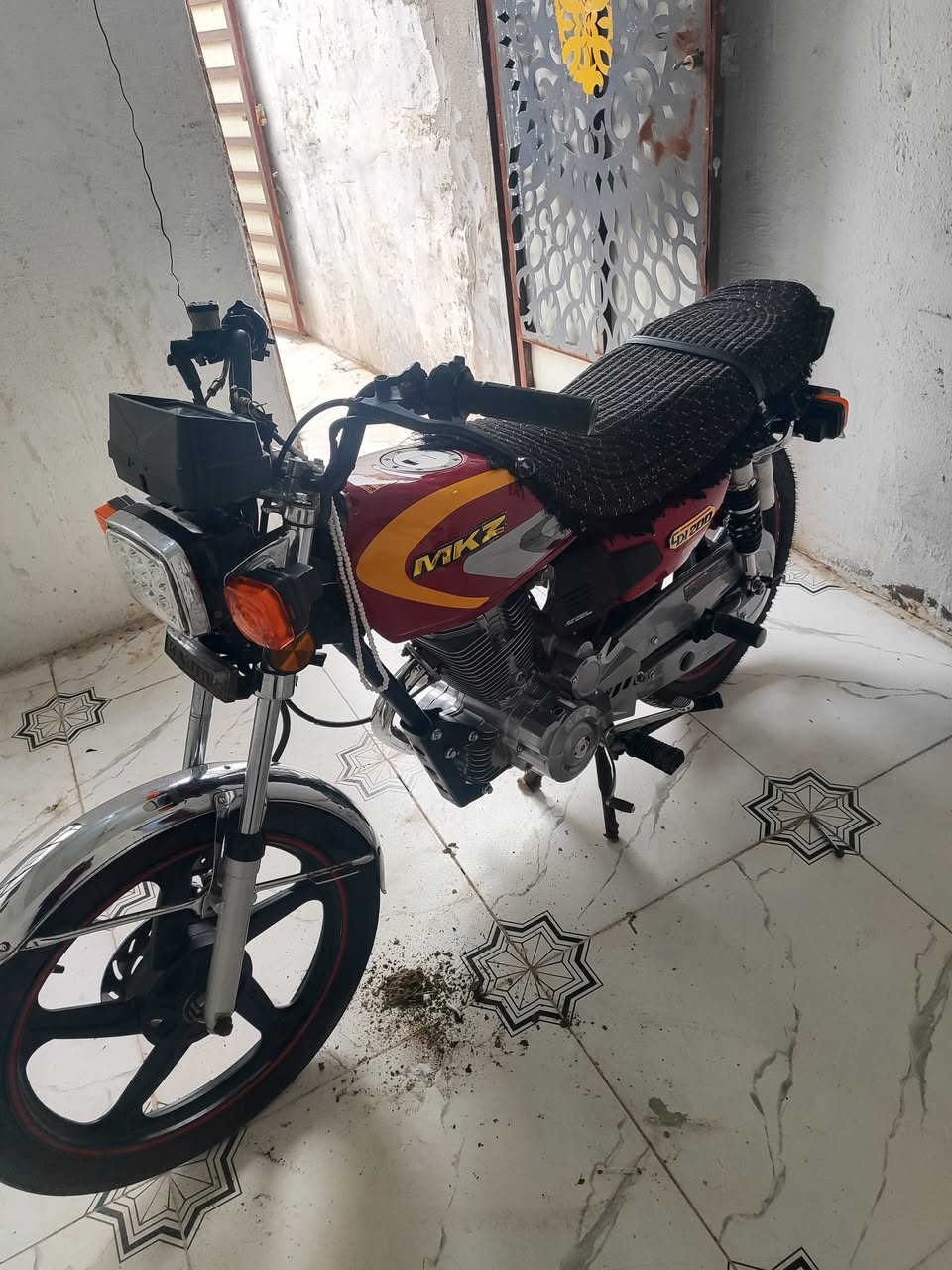 دراجه مال ايران مكينه MKZ  بجيس دراجه نضيفه سعرها 1وميه  لو المراوسه بدراجه  ***********
