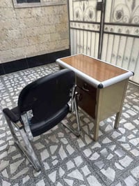 ميز وكرسي مكتبي نضيفات واخو الجديد مثل ما موضح بلصوره القياس للميز  90...