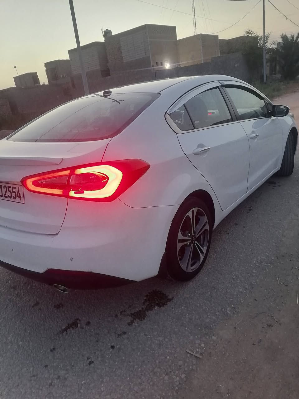 السلام عليكم سيراتو مديل 2014خليجي مكفوله كفاله عامه
موصفات لد امامي وخلفي حساسات امامي وخلفي شفتات ستيرن تبربد قطعتين مري شفط وباقي المواصفات سياره جديده محرك 1600بلادي سنويه ارقام جدد السعر 120
الاتصال***********

