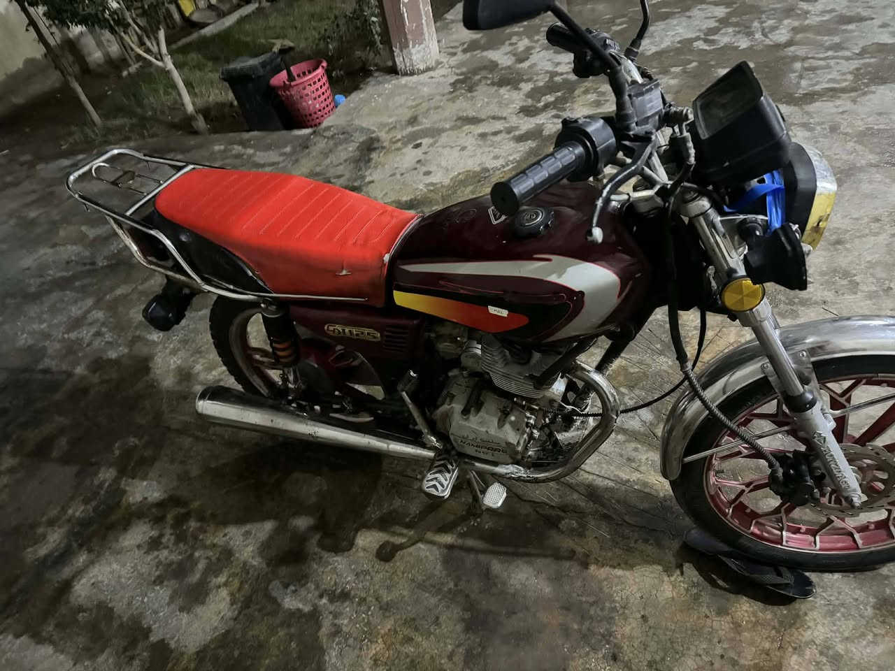 سلام عليكم شباب موطور سيفان
موديل 23 موطور خير من الله كلوبات اشاره شغاله 
كهربائيات كلهه شغاله مكاني ديالى شهربان 
السعر 450 وبي مجال اتصال ع رقم 
***********
