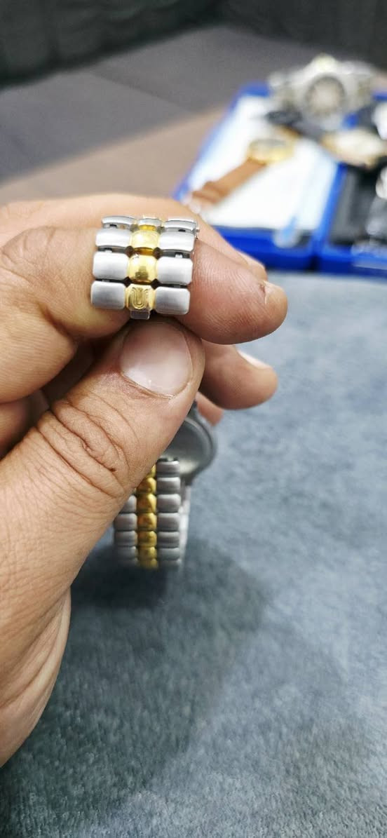 يونيفيرسال universal 
سويسري 
بلادي بالكامل 
نظافة ممتازه 
قطر ٣٤ 
طوق ذهبي 
سير لونين 
منفذ شهري 
بوك وسير مختم 
قفل فراشه


**إذا كنت صاحب هذا الإعلان وتريد حذفه لأي سبب، رجاءا أرسل رسالة إلى الدعم الفني**