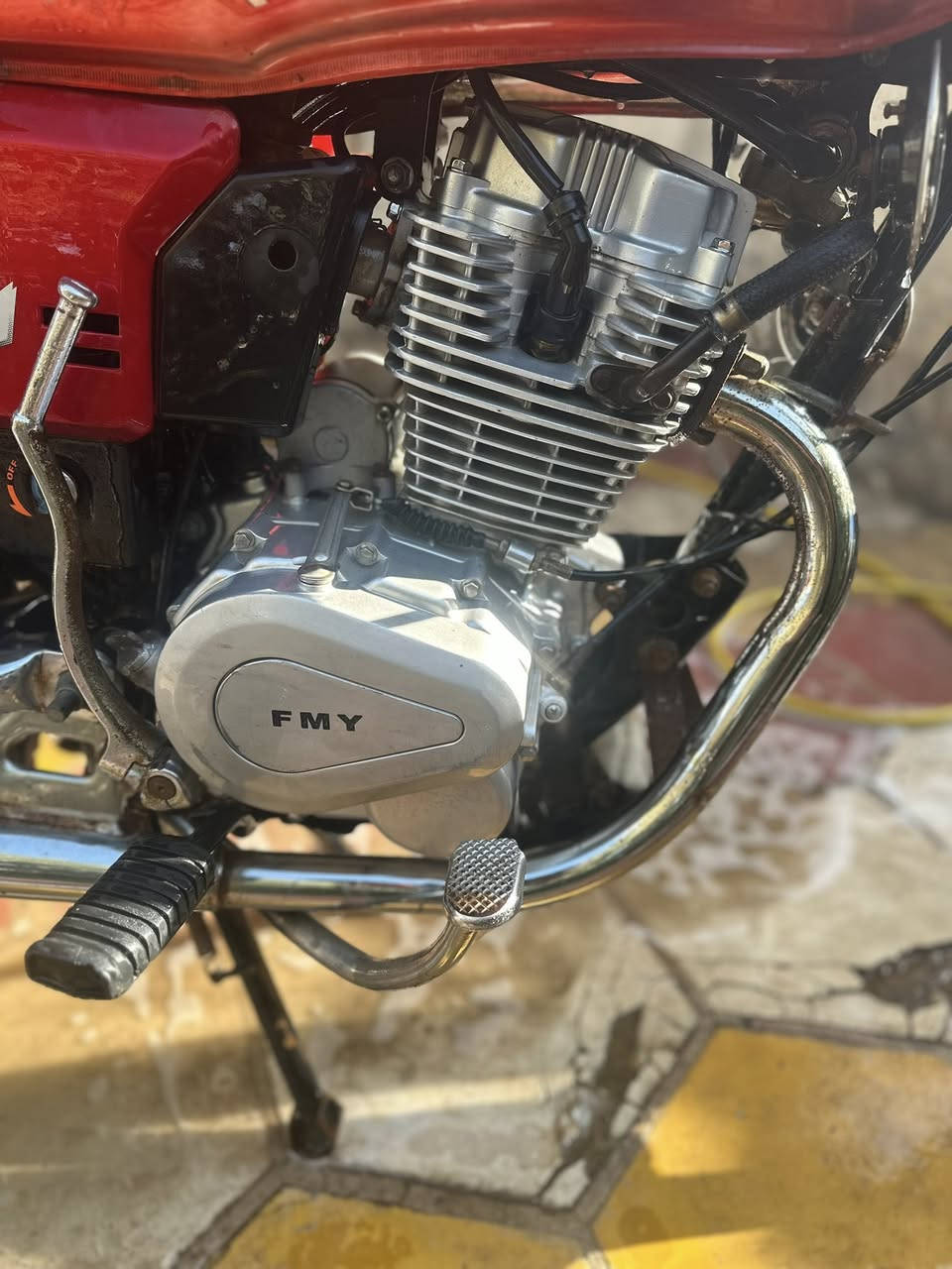 السلام عليكم دراجه فيوم  محرك مامفتوح بلادي دراجه نشطه ونضيفه اوراقه ضاعن مني مكفوله من سرقه دراجه مال جناي سعره 350الف وبيه مجال قليل اتصل وتاامر. امر ***********
