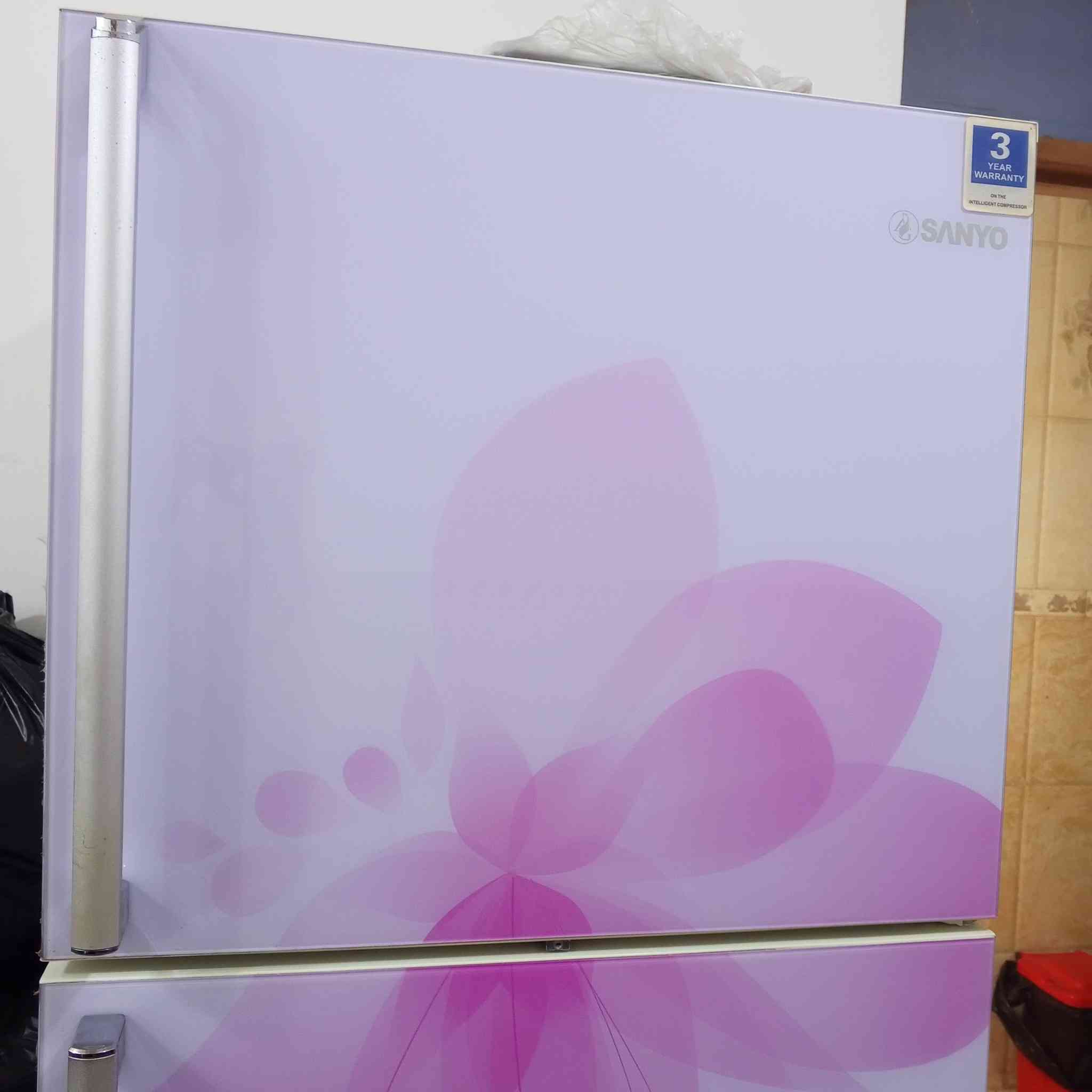 السلام عليكم عندي ثلاجة مستخدمه بس استخدامه على نظافة حجمه 24السعره 450 والله نظيفه ومداخل تصليح ابد والله ***********
