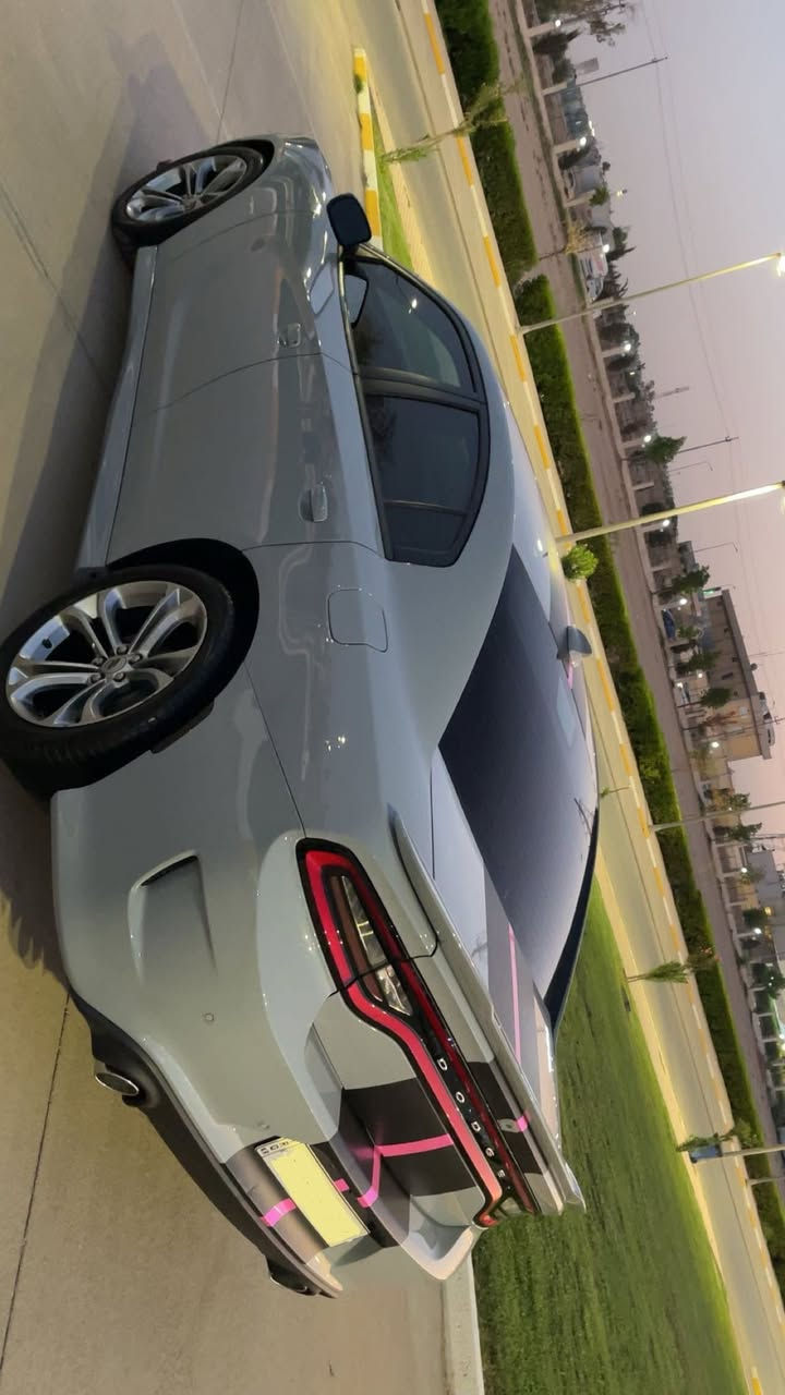 جارجر ٢٠٢٠ مواصفات RT
محرك ٥.٧ ثمانية سلندر 
بس جامرلخ امامي سائق صبغ بدون دواخل
ماشي ١٦ ميل
فول مواصفات بس بدون سلايت
ايرباك كل بلادي
رقم اربيل 
واتساب ***********
