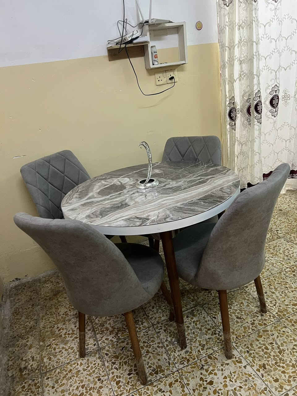 میز طعام للبیع مستعمل شی قلیل السعر 100 وبی مجال


**إذا كنت صاحب هذا الإعلان وتريد حذفه لأي سبب، رجاءا أرسل رسالة إلى الدعم الفني**