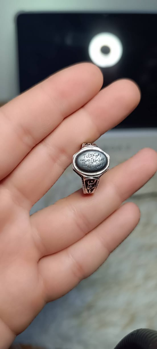 اللهم صل على محمد وال محمد
خواتم متوجة كل من در نجف الاصلي ذمة روعة من جمال و حديد صيني المنقوش في يوم 27 رجب  الجلالات السبعة•🌹🌹
يوجد توصيل جميع محافظات العراق 
*********** ⭕⭕⭕
