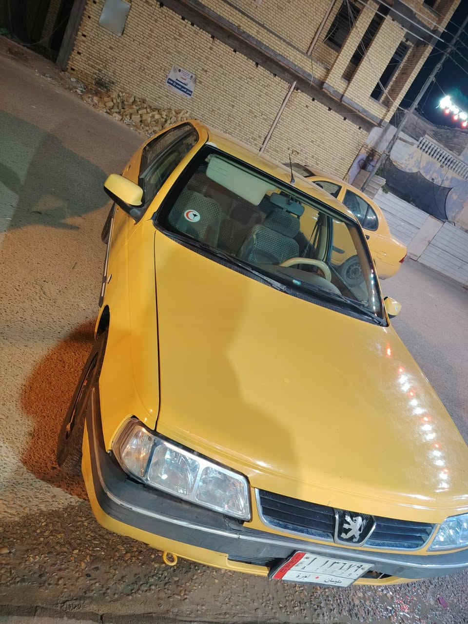 بيحو 405
موديل 2015
بيها تبديل جاملغ امامي صفحة السايق 
السياره جاهزه طخم تاير باتري جديد حداديه 75%
السعر 33 وبيها مجال لشراي 
الرقم ***********
غير متراجد ع الفيس
