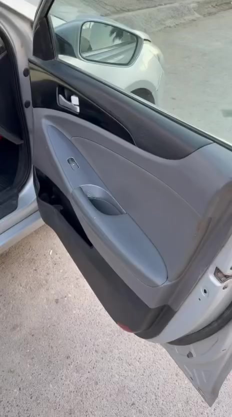 يالله سوناتا موديل 2011وارد خليجي السياره خير من الله كير مكينه صدر كله جديد بيها منضومه غاز مصبوغه عام اثر جراد 
بيها فقط جاملغ امامي سنويه لل 2029 تحويل ثاني يوم عنوان بغداد جكوك الرقم *********** 
السعر 115 وبي مجال والسوك كلشي بي والله يرزق الجميع يارب 🙏
